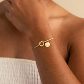 Turandoss 14K Gold Plated Initial Bracelets for Women Dainty Tie the Knot Letter A-Z Cuff Personalized Trendy Jewelry edding Gifts for Bridesmaid Proposal Maid Of Honor