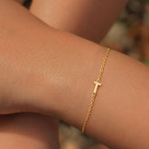 Turandoss Bracelet for Women Girls Jewelry Gifts - Dainty Letter Bracelets Trendy 18K-Gold-Plated Letter T Initial Bracelet Personalized 18K-Gold-Plated Initial Bracelets for Women Girls Jewelry Gift