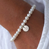 Turandoss Gold Pearl Initial Bracelets for Women Girls - Dainty Disc Charm Bracelet for Kids, Beaded Letter Bracelets for Girls, Christmas Gifts