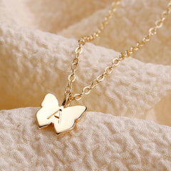 Turandoss Initial Butterfly Necklaces Gifts for Women Girls Dainty Cute Charm Letter A-Z Butterfly Pendant Trend Summer Jewelry Personalized Birthday Gifts for Women Girls Fashion
