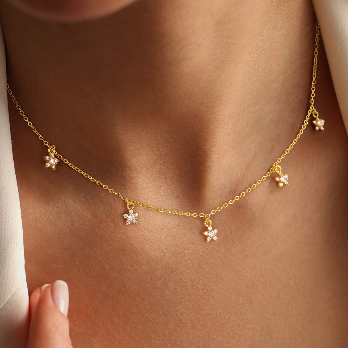 Turandoss Gold Choker Necklace for Women - Dainty Flower Cubic Zirconia Charm Necklace Non Tarnish, Wedding Prom Bridesmaids Jewelry Gifts, 15+2.5In