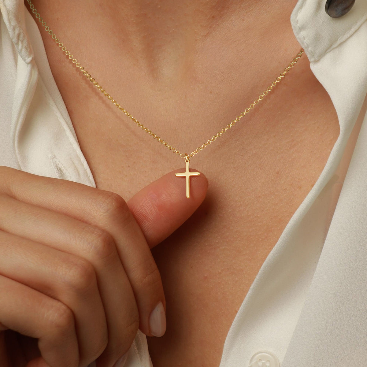 Turandoss Dainty Gold Cross Necklace for Women Girls - Personalized 18K Gold Plated Simple Pendant Necklace, Gold Jewelry for Women Trendy, 16+2.5In