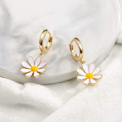 Turandoss Daisy Huggie Hoop Earrings for Women 14K Gold Plated Tiny Dainty Daisy Flower Dangle Hypoallergenic Jewelry Gifts for Women Teen Girls