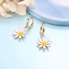 Turandoss Daisy Huggie Hoop Earrings for Women 14K Gold Plated Tiny Dainty Daisy Flower Dangle Hypoallergenic Jewelry Gifts for Women Teen Girls