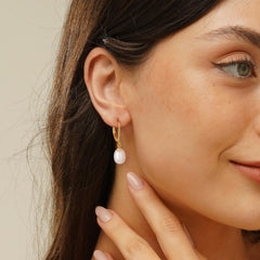 Turandoss 18K Gold Pearl Stud Earrings for Women Girls - Small Hypoallergenic Flat Back Dangle Earring Set, Diamond Clip on Earrings, Christmas Gifts