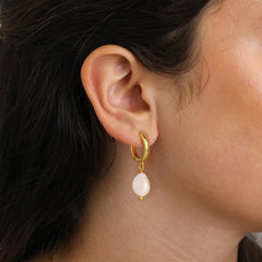 Turandoss Gold Huggie Pearl Earrings for Women 14K Gold Plated Hypoallergenic Eardrop Dangle Jewelry Birthday Weddings Gifts for Women Girls Trendy