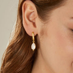 Turandoss Gold Huggie Pearl Earrings for Women 14K Gold Plated Hypoallergenic Eardrop Dangle Jewelry Birthday Weddings Gifts for Women Girls Trendy