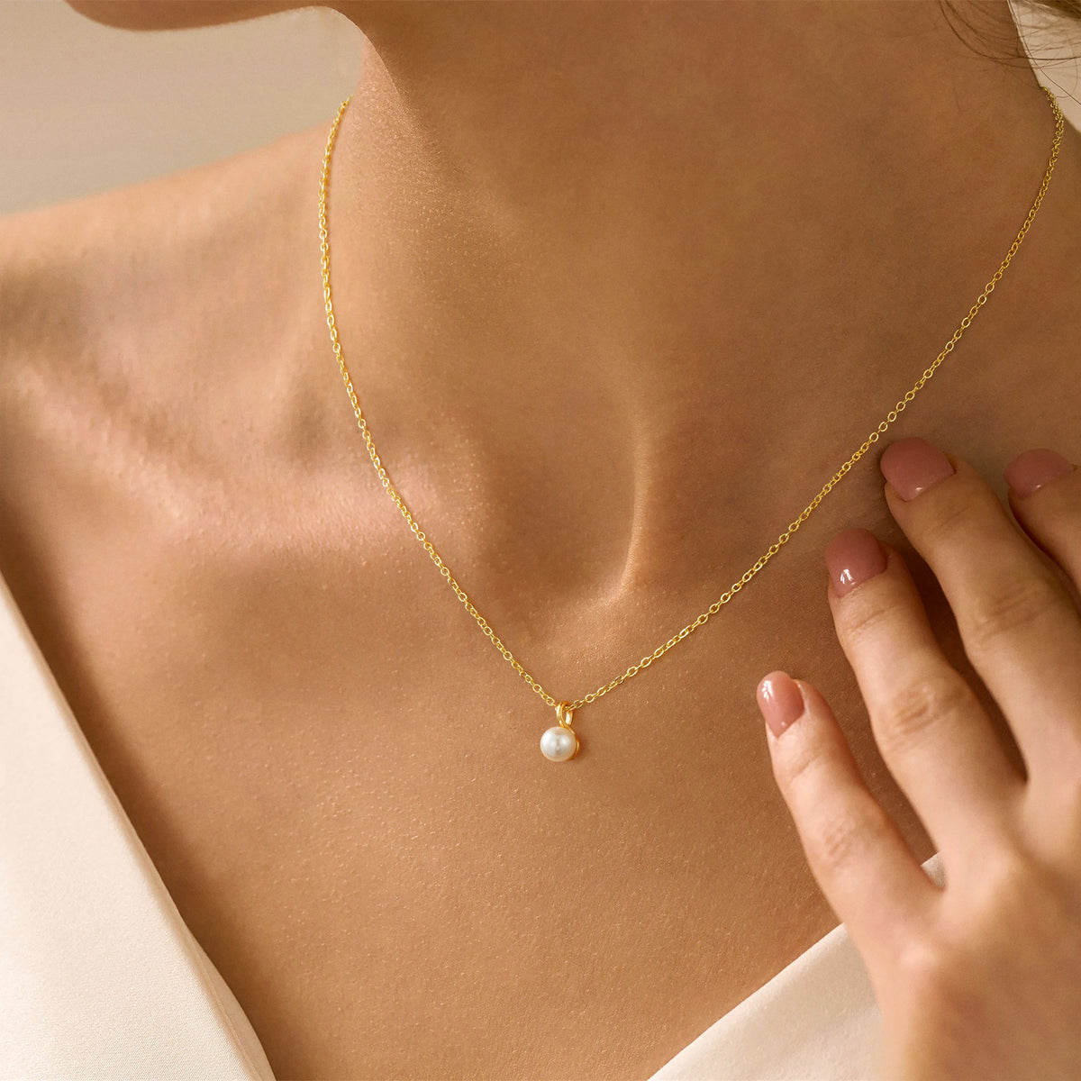 Turandoss Pearl Necklaces for Women Trendy, Dainty 18K Gold Plated Pearl Pendant Necklace, Bride Bridesmaid Gifts Wedding Birthday Gifts, 16+2.5In