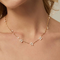 Turandoss Daisy Flower Pearl Necklaces for Women, Dainty 18K Gold Chain Flower Pearl Choker Necklace, Bride Bridesmaid Gifts, Wedding Gifts for Women