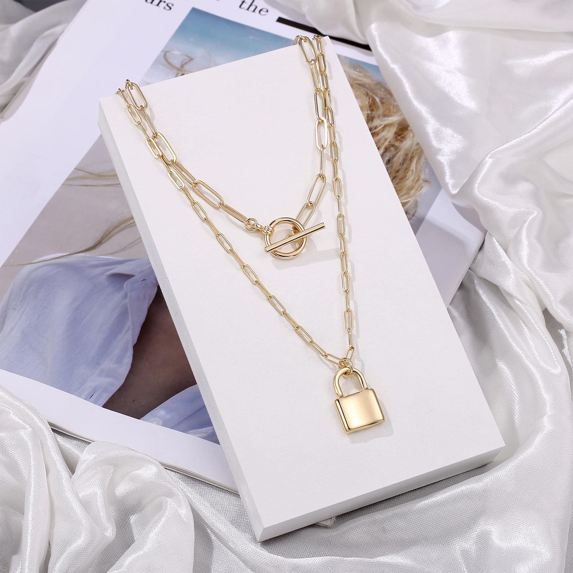 Toggle Clasp&Lock Dainty Gold Choker Necklaces